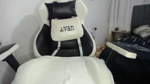 Evan online show from 03/01/25, 09:18