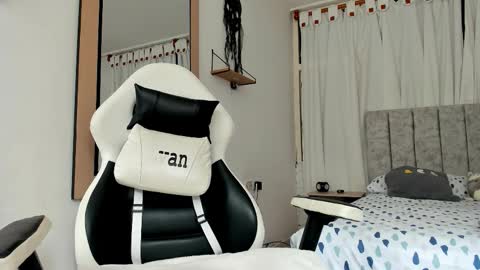 Snapshot of evans_king chatting on 11/03/25, 02:07 Evan online show from 11/03/25, 02:07