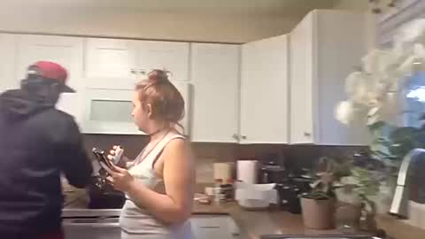 Snapshot of evanschris2048 chatting on 10/11/25, 12:32 evanschris2048 online show from 10/11/25, 12:32