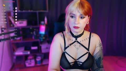 Snapshot of evaredmooon chatting on 12/02/24, 06:52 Moon online show from 12/02/24, 06:52