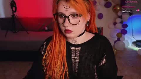 Snapshot of evaredmooon chatting on 10/18/25, 09:21 Moon online show from 10/18/25, 09:21