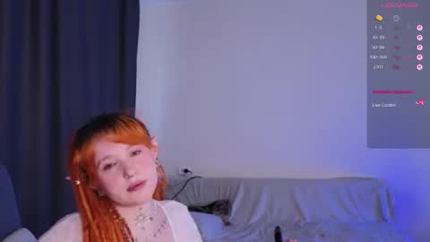 Snapshot of evaredmooon chatting on 10/30/25, 10:06 Moon online show from 10/30/25, 10:06