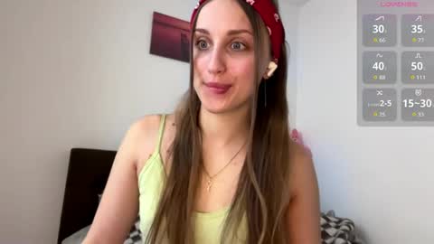 Snapshot of evarenard_ chatting on 04/25/26, 05:10 evarenard_ online show from 04/25/26, 05:10