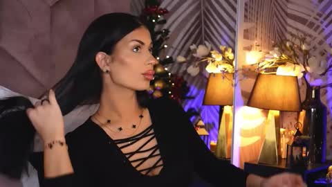 Snapshot of evarhea chatting on 12/18/25, 03:56 EvaRhea online show from 12/18/25, 03:56