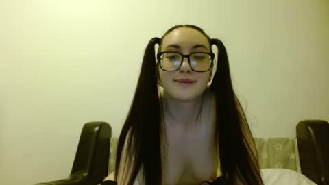Snapshot of evaryde chatting on 12/23/25, 05:16 EvaRyde online show from 12/23/25, 05:16
