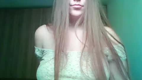 evasapples2026 online show from 05/05/26, 11:02