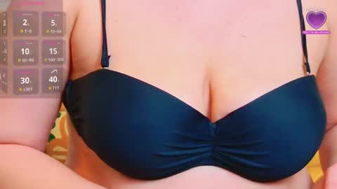 Snapshot of evasinclairr chatting on 01/09/26, 05:43 evasinclairr online show from 01/09/26, 05:43