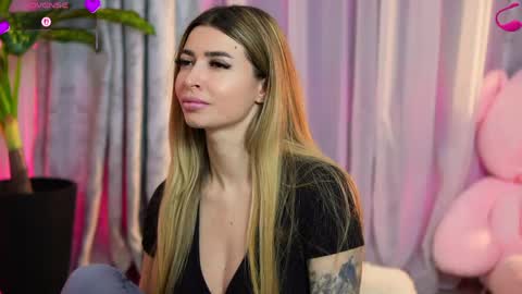 Snapshot of evasparks_ chatting on 05/20/26, 10:49 Eva online show from 05/20/26, 10:49