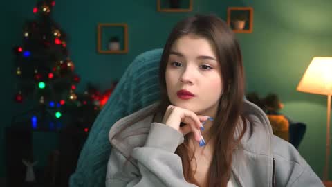 Snapshot of evathopson chatting on 12/08/24, 12:08 Eva  next stream -  - 1600 UTC2000  online show from 12/08/24, 12:08