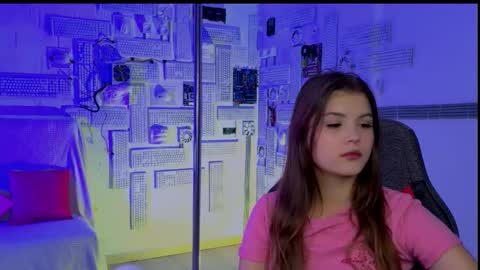 Snapshot of evathopson chatting on 10/02/25, 10:33 Eva  next stream -  - 1600 UTC2000  online show from 10/02/25, 10:33