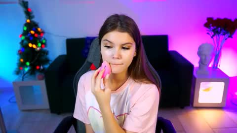 Snapshot of evathopson chatting on 12/14/25, 06:08 Eva next stream - - 1600 UTC2000 online show from 12/14/25, 06:08