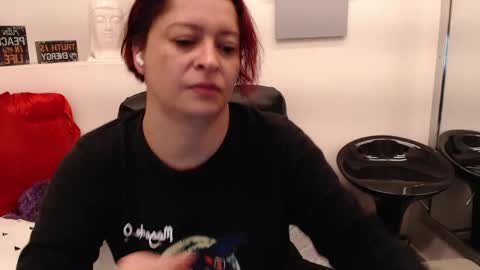 Eva Twiss online show from 05/17/26, 06:37