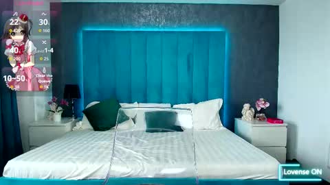 Snapshot of eveeevian chatting on 11/11/25, 09:53 eveeevian online show from 11/11/25, 09:53