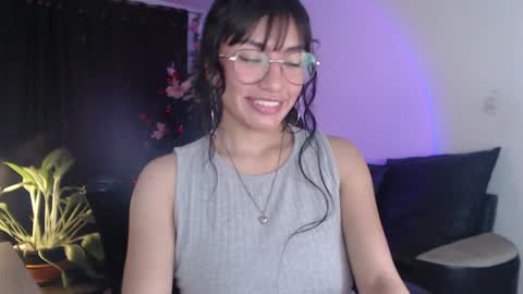 Snapshot of eveelyn_20 chatting on 12/12/24, 05:52 Kissed by an angel IG evee lyn20 online show from 12/12/24, 05:52