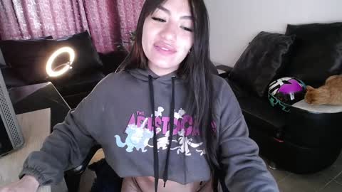 Snapshot of eveelyn_20 chatting on 01/14/25, 06:38 Kissed by an angel IG evee lyn20 online show from 01/14/25, 06:38
