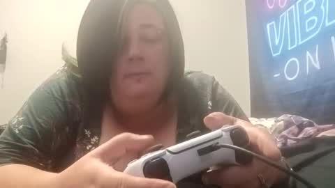 Snapshot of evehaspowers chatting on 10/15/25, 01:39 Eve online show from 10/15/25, 01:39