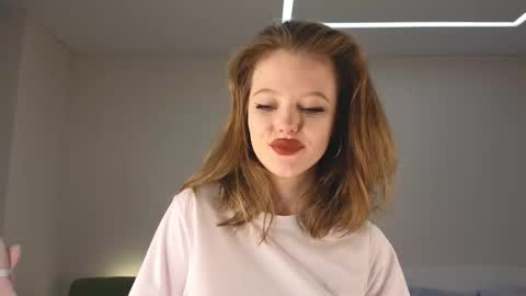 Snapshot of eveleen_soleen chatting on 11/15/25, 03:52 Eveleen online show from 11/15/25, 03:52