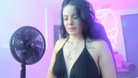 Snapshot of evelin__thompsson chatting on 02/24/26, 03:48 evelin__thompsson online show from 02/24/26, 03:48