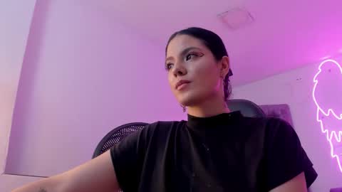 Snapshot of evelin__thompsson chatting on 03/20/26, 03:11 evelin__thompsson online show from 03/20/26, 03:11