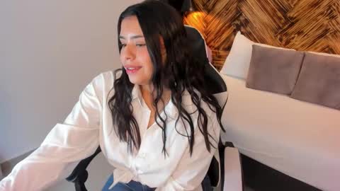 E V E L I N online show from 02/12/26, 04:02