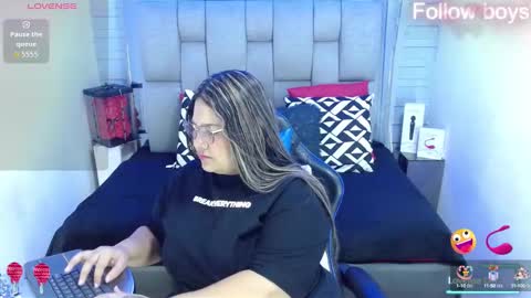 evelin zaens online show from 10/12/25, 04:22