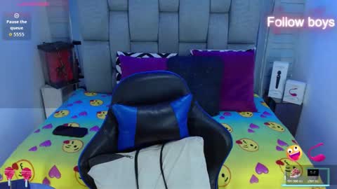 evelin zaens online show from 10/24/25, 07:05