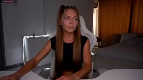 Evelina online show from 07/25/26, 12:25