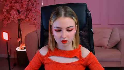 Evelina online show from 06/03/26, 09:01
