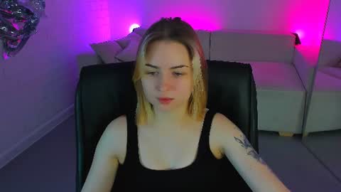 Evelina online show from 06/15/26, 09:11