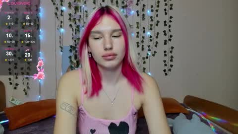 Snapshot of evelinalu chatting on 11/21/25, 01:48 Evelina online show from 11/21/25, 01:48