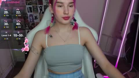 Snapshot of evelinalu chatting on 12/04/25, 02:10 Evelina online show from 12/04/25, 02:10