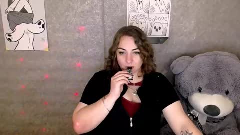 Snapshot of evelineli chatting on 11/07/25, 10:32 Lydia online show from 11/07/25, 10:32