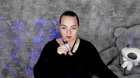 Snapshot of evelineli chatting on 11/12/25, 07:13 Lydia online show from 11/12/25, 07:13