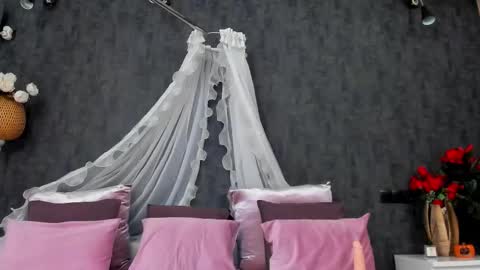 evellynereys online show from 10/20/25, 03:07