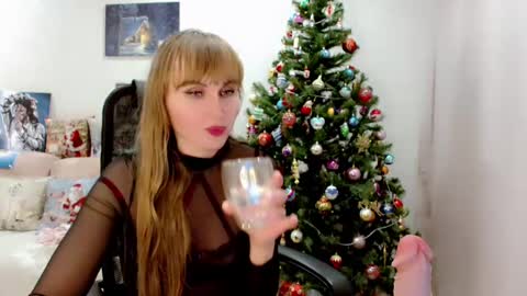 Snapshot of evelove33 chatting on 02/01/25, 11:06 evelove online show from 02/01/25, 11:06