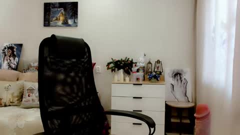 Snapshot of evelove33 chatting on 02/26/25, 08:04 evelove online show from 02/26/25, 08:04