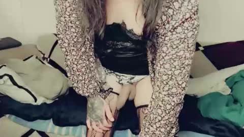 Snapshot of evelyn420521 chatting on 06/04/26, 05:41 evelyn420521 online show from 06/04/26, 05:41