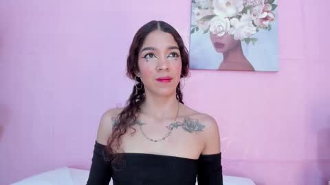 Snapshot of evelyn__rose1 chatting on 03/16/26, 07:18 evelyn__rose1 online show from 03/16/26, 07:18