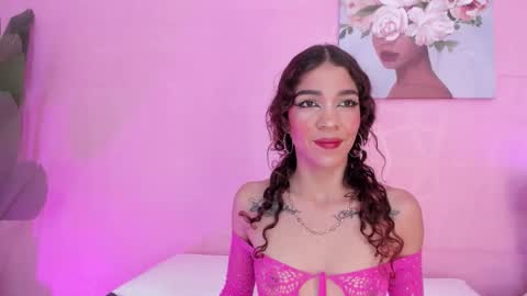 Snapshot of evelyn__rose1 chatting on 03/18/26, 06:22 evelyn__rose1 online show from 03/18/26, 06:22