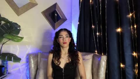 Snapshot of evelyn__rose1 chatting on 04/06/26, 01:36 evelyn__rose1 online show from 04/06/26, 01:36