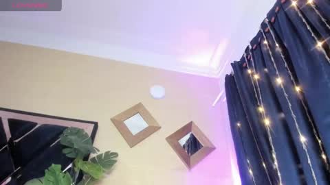Snapshot of evelyn__rose1 chatting on 04/20/26, 01:52 evelyn__rose1 online show from 04/20/26, 01:52