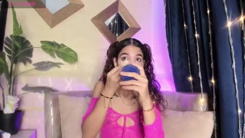 Snapshot of evelyn__rose1 chatting on 05/03/26, 03:01 evelyn__rose1 online show from 05/03/26, 03:01