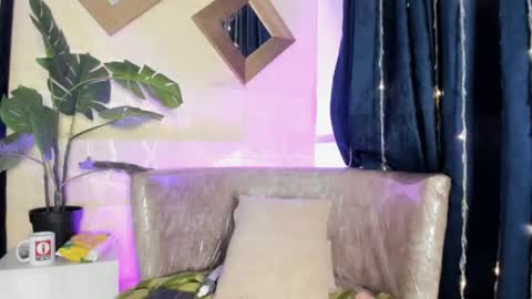Snapshot of evelyn__rose1 chatting on 06/05/26, 06:52 evelyn__rose1 online show from 06/05/26, 06:52