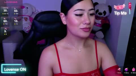 Snapshot of evelyn_ch_ chatting on 11/08/25, 10:48 Evelyn online show from 11/08/25, 10:48