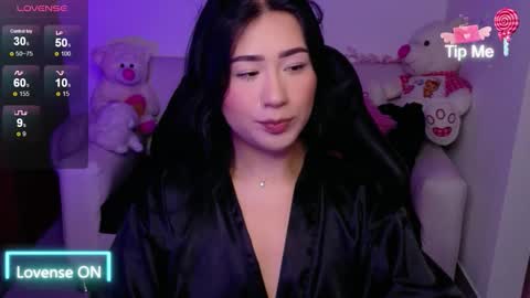 Snapshot of evelyn_ch_ chatting on 11/17/25, 02:34 Evelyn online show from 11/17/25, 02:34