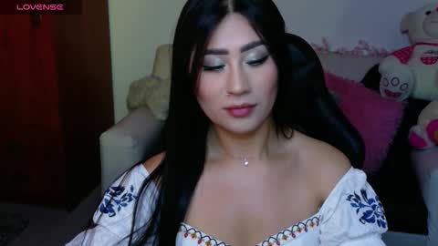 Snapshot of evelyn_ch_ chatting on 11/20/25, 04:12 Evelyn online show from 11/20/25, 04:12