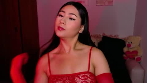 Snapshot of evelyn_ch_ chatting on 12/04/25, 04:38 Evelyn online show from 12/04/25, 04:38