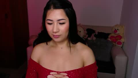 Snapshot of evelyn_ch_ chatting on 12/15/25, 11:03 Evelyn online show from 12/15/25, 11:03