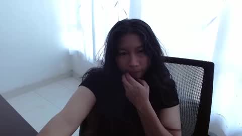 Snapshot of evelyn_flores1 chatting on 09/08/25, 07:02   online show from 09/08/25, 07:02