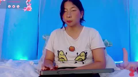 Snapshot of evelyn_flores1 chatting on 02/18/26, 03:13 online show from 02/18/26, 03:13